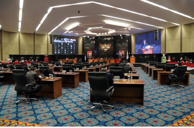 Dewan Perwakilan Rakyat Daerah (DPRD) Provinsi DKI Jakarta mengesahkan Rancangan Peraturan Daerah (Raperda) tentang Perubahan APBD Provinsi DKI Jakarta Tahun Anggaran 2021 menjadi Peraturan Daerah (Perda) dengan nilai yang disepakati sebesar Rp79,89 triliun, Senin (25/10). Pengesahan itu ditandai langsung persetujuan yang disampaikan seluruh anggota DPRD pada Rapat Paripurna penyampaian laporan Badan Anggaran (Banggar) terhadap Raperda tentang Perubahan APBD DKI Tahun Anggaran 2021.