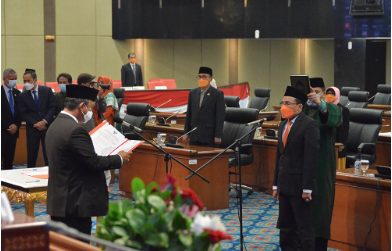 Suhud Alynudin resmi dilantik menjadi anggota DPRD Provinsi DKI Jakarta dari Fraksi Partai Keadilan Sejahtera (PKS) periode 2019-2024 dalam rapat paripurna, Rabu (5/1). Pelantikan digelar sesuai mekanisme Pengganti Antar Waktu (PAW) dan Keputusan Menteri Dalam Negeri nomor 161.31-5884 tahun 2021 yang keluar tanggal 27 Desember lalu untuk menggantikan Moh Arifin yang secara resmi telah diberhentikan karena meninggal dunia sesuai Keputusan Mendagri nomor 161.31-3766.