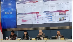 DPRD DKI Jakarta mengapresiasi penyelenggaraan forum konsultasi publik rancangan awal Rencana Kerja Pemerintah Daerah (RKPD) Provinsi DKI Jakarta tahun 2025. Sekretaris Komisi B DPRD DKI Jakarta Wa Ode Herlina mengatakan, forum konsultasi publik sangat penting dalam menyusun RKPD dalam menentukan program-program lintas instansi. “Kegiatan ini bagus sekali sebagai masukan kepada kami di DPRD DKI Jakarta karena ada beberapa masukan dan catatan untuk program tahun 2025,” ujar Wa Ode usai menghadiri forum konsultasi publik di gedung Balaikota DKI Jakarta, Rabu (21/2). Sekretaris Komisi B DPRD DKI Jakarta Wa Ode Herlina. (dok.DDJP) Menurut dia, ada beberapa program yang harus diprioritaskan dalam forum tersebut. Yakni, isu pengembangan usaha mikro kecil menengah (UMKM), pengembangan ekonomi kreatif, dan pendidikan. “Saya melihat tahun 2025 itu sektor pengembangan UMKM, pengembangan ekonomi kreatif, pendidikan vokasi, dan sektor kesehatan paling penting,” ungkap dia. Di kesempatan yang sama, Kepala Sub Direktorat Perencanaan dan Evaluasi Wilayah II Kementerian Dalam Negeri Bob Ronald F mengatakan bahwa Forum RKPD digelar untuk menyerap aspirasi stakeholders terkait rencana pembangunan tahun 2025. “Memang forum konsultasi publik ini adalah wadah untuk menampung semua usulan. Dari stakeholders dalam penyempurnaan rancangan awal yang nantinya akan diproses lagi,” pungkas dia.