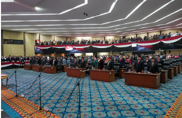 Wakil Ketua Sementara DPRD DKI Jakarta Jhonny Simanjuntak mengaku akan segera mengerjakan tugas utama diawal periode 2024-2029. Salah satunya yakni mendorong 11 fraksi segera mempersiapkan nama anggota untuk mengisi Alat Kelengkapan Dewan (AKD). Dengar begitu, rapat kerja baik di Komisi ataupun Badan bisa segera terlaksana. “Ada empat tugas pimpinan sementara. Pertama memimpin rapat di DPRD, mendorong fraksi menyerahkan nama untuk penempatan di AKD, membahas tata tertib (Tatib) DPRD, dan keempat menetapkan pembentukan AKD. Empat tugas itu yang akan kami kerjakan,” ujar Jhonny, Selasa (27/8). Wakil Ketua Sementara DPRD DDKI Jakarta Jhonny Simanjuntak. (dok.DDJP) Sebagai pimpinan sementara, ia akan berusaha agar tugas-tugas utama bisa diselesaikan dengan cepat. Sehingga DPRD DKI Jakarta bisa mulai melakukan pembahasan APBD Tahun Anggaran 2025. “Kami usahakan secepat mungkin, karena biasanya yang bikin lama itu pembahasan Tatib, tapi karena sudah tau celahnya, saya sudah pengalaman tahun 2014 menjadi Ketua DPRD sementara, jadi spesialis sementara,” tutur Jhonny.. Ia mengaku dari seluruh tugas yang harus dijalankan, pembahasan Tatib yang memerlukan waktu ekstra. Sebab inilah acuan untuk 106 anggota DPRD menjalankan tugas dan fungsinya. “Kalau cepat, dua minggu bisa selesai, tergantung pembahasan Tatib, paling lama tiga minggu, kan sudah tau seni pembahasan Tatib,” pungkas Jhonny.