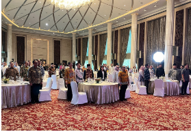 Tim Anggaran Pemerintah Daerah (TAPD) bersama DPRD DKI Jakarta bersinergi dalam penyusunan Rancangan Anggaran Pendapatan Belanja Daerah (RAPBD) Tahun Anggaran 2025. Hal itu dibuktikan dengan menggelar coffee morning di Hotel Kempinski Jakarta, Jumat (15/11). Kegiatan itu dihadiri Ketua DPRD DKI Jakarta Khoirudin didampingi Wakil Ketua DPRD DKI Jakarta Ima Mahdiah, Rany Mauliani, dan Basri Baco. Turut hadir para anggota DPRD DKI Jakarta. Sementara jajaran eksekutif dipimpin oleh Penjabat Gubernur DKI Jakarta Teguh Setyabudi didampingi Sekretaris Daerah Provinsi DKI Jakarta sekaligus Ketua TAPD DKI Jakarta Marullah Matali beserta jajaran. Kegiatan coffee morning diawali dengan menyanyikan lagu kebangsaan Indonesia Raya. Dilanjutkan dengan menyaksikan tayangan puisi jalinan asa dan langkah bersama dan doa bersama. Selanjutnya, Ketua DPRD DKI Jakarta Khoirudin dan Penjabat Gubernur DKI Jakarta Teguh Setyabudi memberikan sambutan. Selanjutnya, sesi diskusi antara pimpinan dan anggota DPRD DKI Jakarta bersama TAPD DKI Jakarta.