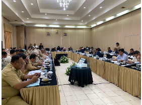 Komisi D DPRD DKI Jakarta mulai membahas dan mendalami Rancangan Peraturan Daerah (Raperda) tentang Anggaran Pendapatan dan Belanja Daerah (APBD) Tahun 2025 bersama Satuan Kerja Perangkat Daerah (SKPD) mitra. Rapat dilaksanakan secara maraton selama tiga hari, mulai Senin (18/11) hingga Rabu (20/11). Berlokasi di Grand Cempaka Resort and Convention, Cipayung, Bogor, Jawa Barat. Rapat dipimpin Ketua Komisi D DPRD DKI Jakarta Yuke Yurike didampingi Wakil Ketua Komisi D Muhammad Idris dan Sekretaris Komisi D Habib Muhammad bin Salim Alatas. Hadir para anggota Komisi D. Di antaranya Abdurrahman Suhaimi, Nabilah Aboe Bakar Alhabsyi, Neneng Hasanah, Bun Joi Phiau, Ferrial Sofyan, Judistira Hermawan, Setyoko, Ali Hakim Lubis, Sardy Wahab, Matnoor Tindoan, Ahmad Ruslan, Husen, dan Alwi Moehamad Ali. Sedangkan dari pihak eksekutif dipimpin oleh asisten Pembangunan dan Lingkungan Hidup DKI Jakarta. Sejumlah SKPD yang diundang untuk memaparkan program di tahun 2025 antara lain, Inspektur DKI Jakarta, Bappeda DKI Jakarta, BPKD DKI Jakarta, BPAD DKI Jakarta, BPPBJ DKI Jakarta, Dinas Sumber Daya Air (SDA) DKI Jakarta, dan Dinas Pertamanan dan Hutan Kota.