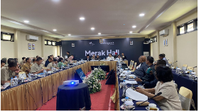 Komisi C DPRD DKI Jakarta membahas dan mendalami Rancangan Peraturan Daerah (Raperda) tentang Anggaran Pendapatan dan Belanja Daerah (APBD) Tahun 2025 bersama Satuan Kerja Perangkat Daerah (SKPD) mitra kerja. Rapat dilaksanakan maraton selama tiga hari mulai Senin (18/11) hingga Rabu (20/11) di Grand Cempaka Resort and Convention, Cipayung, Bogor, Jawa Barat. Rapat dipimpin Wakil Ketua Komisi C DPRD DKI Jakarta Sutikno didampingi Sekretaris Komisi C Suhud Alynudin. “Rapat Pembahasan dan Pendalaman Komisi-komisi terhadap Raperda tentang APBD Provinsi DKI Jakarta Tahun Anggaran 2025, kami buka dan terbuka untuk umum.” ujar Sutikno di lokasi, Senin (18/11). Hadir juga sejumlah anggota Komisi C. Di antaranya, Brando Susanto, Lazarus Simon Ishak, Gias Kumari Putra, H. Lukmanul Hakim, Josephine Simanjuntak, H. Nasdiyanto, H. Tri waluyo, dan Adnan Taufiq. Sementara jajaran Pemprov DKI Jakarta dipimpin Kepala Badan Pendapatan Daerah Provinsi DKI Jakarta Lusiana. Adapun 10 SKPD yang hadir akan memaparkan Program Kerja Pada Rancangan APBD Tahun Anggaran 2025. Adapun 10 SKPD yang diundang untuk memaparkan program di tahun 2025 yakni, Sekda Provinsi DKI Jakarta, asisten Perekonomian dan Keuangan Sekda Provinsi DKI Jakarta, Inspektorat Provinsi DKI Jakarta, Badan Perencanaan Pembangunan Daerah Provinsi DKI Jakarta, Badan Pengelola Keuangan Daerah Provinsi DKI Jakarta, Badan Pendapatan Provinsi DKI Jakarta, Badan Pelayanan Pengadaan Barang/ Jasa Provinsi DKI Jakarta, Biro Perekonomian dan Keuangan Setda Provinsi DKI Jakarta, Biro Hukum Setda Provinsi DKI Jakarta. Kegiatan rapat itu mengacu pada Surat Undangan Rapat Nomor 991/UD.00 yang telah ditandatangani Ketua DPRD DKI Jakarta Khoirudin.