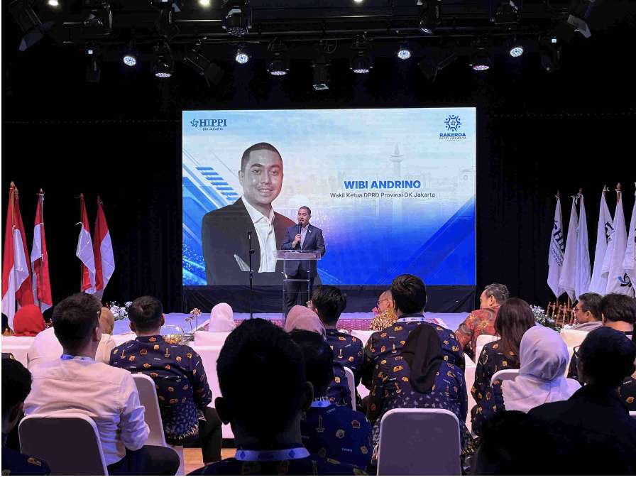 Wakil Ketua DPRD DKI Jakarta Wibi Andrino, Anggota DPRD DKI Jakarta Ali Muhammad Johan, dan Hilda Kusuma Dewi menghadiri Rapat Kerja Daerah (Rakerda) Himpunan Pengusaha Pribumi Indonesia (HIPPI) Jakarta Tahun 2025. Rakerda HIPPI dilaksanakan di Teater Wahyu Sihombing, Taman Ismail Marzuki, Jakarta Pusat. Rakerda kali ini, HIPPI Jakarta mengangkat tema Mewujudkan Kota Jakarta sebagai Kota Global yang Inklusif, Kolaboratif, dan Berkelanjutan Melalui Pertumbuhan Ekonomi dan Investasi. Dalam kesempatan itu, Wibi berharap HIPPI bisa menjadi wadah anak bangsa mengembangkan Usaha Mikro Kecil Menengah (UMKM) “Kami berharap melalui Rakerda ini, HIPPI dapat melahirkan program-program yang baik di dunia usaha,” ujar Wibi, Kamis (12/6). Hadir juga pada acara ini Kepala Dinas Ketahanan Pangan Kelautan dan Pertanian (KPKP) DKI Jakarta Hasudungan Sidabalok, Ketua Umum DPD HIPPI DKI Jakarta Uchy Hardiman, Ketua Umum KADIN DKI Jakarta Diana Dewi, dan Ketua Umum DPP HIPPI Erik Hidayat. (gie/df)