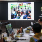 Ganti Rugi Lahan Ahli Waris Daam Bin Nasairin Belum Tuntas January 28, 2026 6:05 pm Komisi D DPRD DKI Jakarta memediasi permasalahan pembayaran ganti rugi lahan milik Almarhum Daam Bin Nasairin yang berlokasi di Jalan Jenderal Ahmad Yani dan Jalan Raya Pramuka, Cempaka Putih, Jakarta Pusat. Mediasi itu dalam audiensi bersama jajaran Pemerintah Provinsi (Pemprov) DKI Jakarta dan perwakilan ahli waris di Gedung DPRD DKI Jakarta, Rabu (28/1). Ketua Komisi D Yuke Yurike menjelaskan, pertemuan itu tindak lanjut dari pengaduan ahli waris. Sebelumnya, pihaknya telah meninjau lapangan. Termasuk pembahasan awal. Dalam kesempatan itu, pihak alih waris menyampaikan beberapa bukti baru. Di antaranya surat hukum tanah. “Pemprov juga menyampaikan ada juga hal yang baru, seperti sertifikat,” ujar Yuke. Langkah selanjutnya, kata dia, memperkuat dasar hukum dari kedua belah pihak. Sehingga penanganan ganti rugi lahan berlangsung objektif dan transparan. Ia menambahkan, pihak ahli waris dan Pemprov telah menyampaikan dokumen yang cukup jelas. Namun, perlu pendalaman lebih lanjut. “Yang mereka sampaikan itu sudah clear,” tandas politisi PDI Perjuangan itu. Terkait permintaan ahli waris agar keputusan dapat diambil dalam waktu 14 hari, tegas Yuke, keputusan final berada di tingkat lembaga yang lebih tinggi. Kendati demikian, Komisi D akan terus mendorong percepatan proses melalui penguatan administrasi dan dokumen hukum. Tak menutup kemungkinan, lanjut Yuke, Komisi D akan mengeluarkan rekomendasi. Bila terdapat kelemahan dari salah satu pihak. Sementara itu, Budiaaningsih selaku perwakilan ahli waris berharap, Pemprov segera merealisasikan pembayaran ganti rugi lahan. Sebab, Pemprov sudah lama menggunakan lahan tersebut untuk kepentingan publik. Ia juga menegaskan, dasar hukum dari ahli waris sudah kuat dan lengkap. Termasuk surat-surat lama yang menunjukkan rencana pembayaran oleh Pemprov DKI. “Memang sudah akan ada rencana bayar. Tapi entah kenapa itu tidak terjadi,” tukas Budianingsih. (yla/df)
