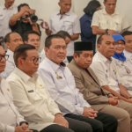 Wawasan Kebangsaan, Khoirudin: Dibutuhkan untuk Seluruh Anggota Dewan January 28, 2026 5:37 pm Ketua DPRD DKI Jakarta Khoirudin mendorong seluruh anggota dewan mengikuti pembekalan wawasan kebangsaan dari Lembaga Ketahanan Nasional (Lemhanas) RI. Bahkan, Khoirudin menyampaikan hal itu secara langsung kepada Gubernur Lemhanas. “Wawasan kebangsaan juga dibutuhkan untuk seluruh anggota dewan,” ujar Khoirudin, Rabu (28/1). Program itu baru pertama kali untuk anggota DPRD DKI Jakarta. Pembekalan akan menjadi kebanggaan. Sekaligus penguatan kapasitas kebangsaan para legislator. “Baru pertama kali,” kata Khoirudin. Menurut Khoirudin, program tersebut penting untuk memperbaharui wawasan, terkait dinamika geopolitik global yang terus berkembang. Pemahaman itu menjadi krusial. Terutama bagi Jakarta yang tengah bersiap menjadi kota global berbasis budaya. Meski demikian, harap Khoirudin, pelaksanaan pembekalan bisa dalam waktu singkat. Mengingat padatnya tugas kedewanan. “Kursus singkat. Tidak sampai enam bulan,” pungkas Khoirudin. (gie/df)