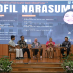 Dukung Kolaborasi Cegah Bullying January 29, 2026 5:48 pm Wakil Ketua DPRD DKI Jakarta Rany Mauliani menegaskan, persoalan bullying (perundungan) masih menjadi pekerjaan rumah bersama. Penanganannya harus secara kolaboratif. Rany menyampaikan hal itu saat menjadi narasumber dalam Seminar dan Diskusi Interaktif bertema ‘Penguatan Budaya Sekolah Aman dan Nyaman’ di Jakarta Barat, Kamis (29/1). Menurut dia, tindakan bullying kerap berawal dari candaan. Para pelaku tidak menyadari dampaknya. “Bullying itu suatu tindakan yang awalnya mungkin tidak ada niat untuk bully,” ujar Rany. Kegiatan tersebut, lanjut dia, dapat menjadi contoh bagi wilayah lain. Menciptakan lingkungan pendidikan yang aman dan nyaman. “Jakarta Barat bisa menjadi contoh atau menularkan ke wilayah lainnya,” kata Rany. Ia berpendapat, beban menciptakan sekolah aman tidak bisa hanya kepada sekolah atau orangtua. “Perlu kerja sama semua pihak,” tegas Rany. Dukungan dari berbagai instansi ucap dia, sangat penting. Termasuk SKPD dan aparat penegak hukum (APH). Terutama bila terdapat unsur pidana dalam kasus bullying. “Tentunya dari APH-APH ini bisa menjelaskan sanksi-sanksi seperti apa,” kata Rany. Dalam kesempatan itu, ia berpesan agar memotivasi para siswa agar fokus pada hal-hal positif. “Mari kita fokus untuk terus berkarya, berprestasi,” ucap Rany. Pada kesempatan yang sama, Kepala Suku Dinas Pendidikan Wilayah 1 Jakarta Barat Agus Ramdani mengungkapkan, telah meluncurkan Program Jarak Aman. Hal itu sebagai upaya konkret menciptakan budaya sekolah ramah anak. “Hari ini saya meluncurkan program jarak aman tentunya membutuhkan dukungan seluruh stakeholder,” ungkap Agus. Program itu, jelas Agus, antara lain membuka akses pelaporan seluas-luasnya serta membentuk Satgas Teman Aman melalui tutor sebaya. Pendekatan teman sebaya lebih efektif dalam mengedukasi siswa sekolah. “Tentunya lebih gampang. Lebih mudah jika dengan teman sebaya,” tutur Agus. “Bersinergi untuk menciptakan budaya sekolah yang ramah anak, aman dan nyaman,” pungkas Agus. (gie/df)