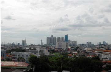 Benahi Amdal dan Tata Ruang secara Serius February 3, 2026 10:01 am Kalangan Dewan Perwakilan Rakyat Daerah (DPRD) DKI Jakarta, meminta pemerintah provinsi secara serius membenahi Analisis Mengenai Dampak Lingkungan (AMDAL) dan tata ruang. Hal itu sebagai upaya mencegah banjir yang terus beruang setiap tahun. Pengelolaan AMDAL dan tata ruang yang belum optimal menjadi penyebab utama banjir. Penerbitan AMDAL dan tata ruang terkait pembangunan gedung-gedung atau hunian bertingkat di Jakarta perlu berimbang dengan pembagunan drainase yang layak. “Sehingga air meluber ke jalanan dan menyebabkan banjir di sejumlah wilayah,” ujar Anggota Komisi D Judistira Hermawan, beberapa waktu lalu. Wawan, panggilan akrab ketua Fraksi Partai Golkar itu mengemukakan, persoalan banjir dan kemacetan terjadi akibat ruwetnya AMDAL dan tata ruang. Di sisi lain, Anggota Komisi C Lukmanul Hakim menegaskan, Pemprov DKI sebaiknya menangani banjir dengan sudut pandang pencegahan. Yakni, sambung politisi PAN itu, berupa pengelolaan AMDAL dan penataan tata ruang yang lebih teliti. agar penyelesaiannya lebih teliti, efektif dan efisien. (stw/df)