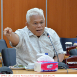 Peredaran Obat Keras Ilegal Jadi Sorotan Legislator February 4, 2026 11:04 am Peredaran obat keras jenis G bermerek Tramadol kian merajalela di Kawasan Tanah Abang, Jakarta Pusat. Kondisi demikian menuai sorotan tajam dari Anggota Komisi B DPRD DKI Jakarta Pandapotan Sinaga. Pasalnya, kondisi peredaran atau penjualan obat keras secara ilegal itu sudah meresahkan masyarakat. Bahkan, mengancam kehancuran generasi muda. Karena itu, Pandapotan mendorong kepolisian segera bertindak tegas terkait peredaran liar Tramadol. Anggota Komisi B DPRD DKI Jakarta Pandapotan Sinaga. (dok.DDJP) “Kita kan berharap penegakan hukum berjalan,” ujar Pandapotan, beberapa waktu lalu. Menurut politisi PDI Perjuangan itu, DPRD tidak mungkin bertindak langsung di lapangan. Sebab, persoalan itu sudah masuk ranah hukum. “Itu tugas kepolisian,” kata Pandapotan. Karena itu, Pandapotan meminta Polres Metro Jakarta Pusat segera menangkap para penjual ilegal obat keras tersebut. “Kapolres harus bekerja keras untuk membersihkannya. Strateginya ya penindakan. Tangkap dulu, buat efek jera, expose,” tegas Pandaporan. Ia berpendapat, pemberantasan narkotika dan obat terlarang sudah harus melalui koordinasi lintas sektor. “Ini menyangkut keselamatan dan kesehatan. Pemerintah pasti sudah menginstruksikan,” ucap dia. Selain itu, Pandapotan mengajak masyarakat meningkatkan gaya hidup sehat. Melalui olahraga dan menjauhi Narkoba. “Pak Pramono Anung juga mengajak kita meningkatkan kegiatan positif, olahraga, sosial, supaya menjauhkan masyarakat dari hal-hal seperti itu,” pungkas dia. (red)