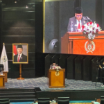 Isu pangan tidak bisa sekadar persoalan distribusi dan harga. Fraksi Partai Demokrasi Indonesia Perjuangan (PDI Perjuangan) DPRD DKI Jakarta menegaskan, pangan menyangkut hajat hidup masyarakat. Butuh kehadiran negara secara menyeluruh. Fraksi PDI Perjuangan menyampaikan pandangan umum itu dalam Rapat Paripurna DPRD DKI Jakarta terkait Rancangan Peraturan Daerah (Ranperda) tentang Penyelenggaraan Sistem Pangan, Senin (9/2).