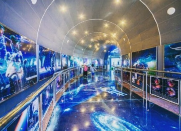 Planetarium Perlu Keterlibatan Pakar Astronomi February 5, 2026 10:03 am Masyarakat menyambut antusias atas reaktivitas Planetarium oleh Pemprov DKI Jakarta. Namun, banyak pula masukan dari masyarakat. Termasuk mantan pekerja di Planetarium. Masukan itu antara lain, pertunjukan saat ini belum mencerminkan esensi planetarium yang sesungguhnya. “Planetarium bukan sekadar pemutaran video. Live naration oleh pakar astronomi adalah kunci Utama,” ujar Ron Aldebaran, mantan pekerja Planetarium, beberapa waktu lalu. Informasi astronomi, kata dia, bersifat dinamis dan terus berubah. Sesuai Stadar International Planetarium Society (IPS), sajian utama Planetarium adalah simulasi langit malam dan fenomena benda langit secara langsung. “Sementara video dan efek visual hanyalah pelengkap,” tutur Ron. Sejak awal pembangunan oleh Bung Karno, ungkap dia, Planetarium bertujuan mengedukasi masyarakat dan meluruskan misinformasi serta tahayul tentang fenomena langit dengan pendekatan belajar kolektif yang menyenangkan. “Karena itu, porsi pertunjukan idealnya 75 persen edukasi dan 25 persen hiburan. Bukan sebaliknya,” tambah Ron. Menanggapi masukan para mantan pekerja Planetarium itu, Sekretaris Komisi E DPRD DKI Jakarta Justin Adrian mensupport usulan tersebut. Justin berharap, pengelola baru Planetarium melibatkan pakar astronomi dan teknisi yang kompeten. Sehingga penyampaian informasi menjadi akurat dan bermutu. “Planetarium adalah pusat edukasi sains, bukan sekadar atraksi visual,” kata politisi PSI itu. (stw/df)