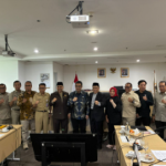 Tahun Depan, Siapkan Anggaran Pusat Rehabilitasi Narkotika February 3, 2026 4:21 pm Badan Pembentukan Peraturan Daerah (Bapemperda) DPRD DKI Jakarta menguatkan arah kebijakan pembangunan pusat rehabilitasi narkotika milik pemerintah provinsi lewat pembahasan Ranperda P4GN. Ketua Bapemperda Abdul Aziz mengatakan, keberadaan pusat rehabilitasi narkotika milik pemerintah daerah menjadi kebutuhan mendesak. Sehingga, korban penyalahgunaan narkotika, khususnya warga Jakarta, dapat tertangani secara lebih optimal dan terjangkau. “Pada tahun mendatang dianggarkan pembangunan pusat rehabilitasi narkotika yang dimiliki sepenuhnya oleh DKI Jakarta,” ujar Aziz. Ia berharap, pusat rehabilitasi tersebut menjadi solusi bagi warga Jakarta yang selama itu harus mencari layanan rehabilitasi ke luar daerah. Sekaligus memastikan standar layanan yang sesuai dengan ketentuan yang berlaku. Sementara itu, Kepala Badan Narkotika Nasional Provinsi (BNNP) DKI Jakarta Awang Joko Rumitro menilai, pembangunan pusat rehabilitasi daerah menjadi kebutuhan mendesak. Pada 2026, Awang memperkirakan lebih dari 8.000 orang membutuhkan rehabilitasi. “Saat itu, sebagian besar masih menjalani rehabilitasi di tempat swasta yang berbayar,” terang dia. Awang menilai, kehadiran pusat rehabilitasi narkotika akan memperkuat sistem penanganan penyalahgunaan narkotika. Memberikan akses rehabilitasi yang lebih adil bagi masyarakat. “Lebih terkontrol dan berkelanjutan,” pungkas Awang.(all/df)
