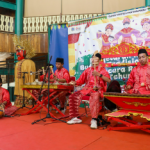 Perkuat Kerja Sama Budaya dan Repatriasi Warisan Sejarah February 5, 2026 1:58 pm Pemerintah Indonesia berkomitmen memperkuat kerja sama kebudayaan dengan Kerajaan Belanda. Mulai dari pengelolaan arsip sejarah, perfilman, hingga percepatan repatriasi warisan budaya. Upaya tersebut dipandang sebagai langkah membangun hubungan yang setara, etis, dan berorientasi pada keadilan sejarah. Menurut Ketua Komisi A DPRD DKI Inggard Jhosua, Jakarta termasuk kota yang memiliki sejarah panjang bagi Belanda selama 350 tahun. Ketua Komisi A DPRD DKI Jakarta Inggard Jhosua. (dok.DDJP) “Karena itu, kerja sama Kementerian Kebudayaan dengan Pemerintah Belanda layak disambut dengan baik,” ujar Inggard, Selasa (3/2). Apalagi, tambah politisi Partai Gerindra itu, Pemerintah Belanda juga menyambut baik inisiatif tersebut. Mengedepankan pendekatan etis, inklusif, dan saling menghormati antarnegara. Kerja sama itu, harap Inggard, melibatnya sejumlah institusi penting. Antara lain, Eye Film Museum dan Koninklijk Insitut voor Taal Lend-en Volkenkunde (KITLV). (stw/df)