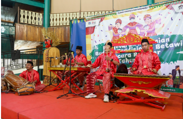 Perkuat Kerja Sama Budaya dan Repatriasi Warisan Sejarah February 5, 2026 1:58 pm Pemerintah Indonesia berkomitmen memperkuat kerja sama kebudayaan dengan Kerajaan Belanda. Mulai dari pengelolaan arsip sejarah, perfilman, hingga percepatan repatriasi warisan budaya. Upaya tersebut dipandang sebagai langkah membangun hubungan yang setara, etis, dan berorientasi pada keadilan sejarah. Menurut Ketua Komisi A DPRD DKI Inggard Jhosua, Jakarta termasuk kota yang memiliki sejarah panjang bagi Belanda selama 350 tahun. Ketua Komisi A DPRD DKI Jakarta Inggard Jhosua. (dok.DDJP) “Karena itu, kerja sama Kementerian Kebudayaan dengan Pemerintah Belanda layak disambut dengan baik,” ujar Inggard, Selasa (3/2). Apalagi, tambah politisi Partai Gerindra itu, Pemerintah Belanda juga menyambut baik inisiatif tersebut. Mengedepankan pendekatan etis, inklusif, dan saling menghormati antarnegara. Kerja sama itu, harap Inggard, melibatnya sejumlah institusi penting. Antara lain, Eye Film Museum dan Koninklijk Insitut voor Taal Lend-en Volkenkunde (KITLV). (stw/df)