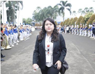 Ima Mahdiah Hadiri Rakornas Pemerintah Pusat dan Daerah February 2, 2026 2:07 pm Kementerian Dalam Negeri menggelar Rapat Koordinasi Nasional (Rakornas) Pemerintah Pusat dan Daerah Tahun 2026 di Sentul International Convention Center (SICC), Kabupaten Bogor, Jawa Barat, Senin, 2 Februari 2026. Wakil Ketua DPRD DKI Jakarta Ima Mahdiah menghadiri kegiatan yang bertema Sinergi Pusat dan Daerah Dalam Implementasi Program Prioritas Presiden Menuju Indonesia Emas 2045. Tiba di lokasi, ia langsung menyapa para peserta Rakornas dengan penuh semangat. “Selamat pagi,” sapa Ima. Presiden Prabowo Subianto membuka acara. Memberikan arahan kepada seluruh kepala daerah bersama unsur forum koordinasi pimpinan daerah (Forkopimda) dan pemangku kepentingan lainnya. Kegiatan itu menjadi forum strategis memperkuat sinergi dan koordinasi antara pemerintah pusat dan pemerintah daerah. Menyelaraskan arah kebijakan pembangunan nasional tahun 2026. Berbagai isu strategis menjadi agenda pembahasan. Mulai dari penguatan tata kelola pemerintahan, sinkronisasi perencanaan dan penganggaran, hingga peningkatan kualitas pelayanan publik di daerah. Hadir pula para menteri, kepala daerah, pimpinan DPRD, serta jajaran pejabat dari seluruh Indonesia. (yla/df)