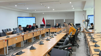 Bamus Tetapkan Jadwal Pembentukan Pansus March 10, 2026 12:05 pm Badan Musyawarah (Bamus) DPRD DKI Jakarta menggelar rapat bersama eksekutif, Selasa (10/3). Wakil Ketua Bamus Wibi Andrino memimpin pertemuan itu. Hadir Anggota Bamus DPRD Muhammad Al Fatih, Wa Ode Herlina, Ryan Kurnia Ar Rahman, Jamilah Abdul Gani, Dina Masyusin, Gani Suwondo, Dadiyono, Lazarus Simon Ishak, Neneng Hasanah, dan Bun Joi Phiau. Pimpinan dan anggota Bamus membahas penetapan jadwal rapat paripurna terkait pembentukan sejumlah panitia khusus (Pansus). Yaitu, Pansus tentang Pengelolaan Sampah, Pansus tentang Percepatan Penyerahan Aset Fasilitas Sosial dan Fasilitas Umum (Fasos Fasum), Pansus tentang Reformasi Agraria atau PTSL (Pendaftaran Tanah Sistematis Lengkap), Pansus tentang (Corporate Social Responsibility) CSR/TJSL (Tanggung Jawab Sosial Lingkungan), dan Pansus tentang Tata Kelola Perparkiran. Selain itu, penetapan perubahan pertama jadwal Rapat Paripurna Penyampaian Laporan Hasil Masa Reses ke-ll Masa Persidangan II Tahun Sidang 2025-2026 Tahun Anggaran 2026 (Reses ke-5 Pimpinan dan Anggota DPRD DKI Jakarta Periode Tahun 2024-2029). Dalam rapat tersebut, Wibi mempersilakan para pimpinan dan anggota Bamus untuk menyampaikan pandangan mereka terhadap agenda pembentukan Pansus. (yla/df)