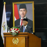 DPRD DKI Jakarta menggelar Rapat Paripurna dengan agenda Penyampaian Pandangan Umum Fraksi-Fraksi terhadap Rancangan Peraturan Daerah (Ranperda) tentang Penyelenggaraan Perlindungan Perempuan. Sekretaris Fraksi Demokrat-Perindo Lazarus Simon Ishak menyampaikan, mendukung pengajuan Ranperda tersebut. Regulasi yang ada saat ini, kata dia, perlu penyesuaian dengan perkembangan persoalan yang dihadapi perempuan. Termasuk kekerasan berbasis digital dan perubahan regulasi nasional.
