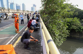 Sekretariat DPRD Gelar ’Jaga Jakarta Bersih Pilah Sampah’ di Sepanjang Flyover Kuningan