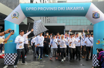 Sambut HUT ke-499 Jakarta, Sekretariat DPRD DKI Gelar Fun Walk hingga Aksi Bersih Ciliwung