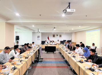 Bamus Tetapkan Jadwal Kegiatan DPRD DKI di Bulan Juni 2026 June 5, 2026 4:03 pm Badan Musyawarah (Bamus) DPRD DKI Jakarta menggelar rapat penetapan jadwal kegiatan DPRD selama bulan Juni 2026, Jumat (5/6). Wakil Ketua Bamus DPRD DKI Jakarta Wibi Andrino memimpin rapat. Persetujuan penetapan jadwal secara mufakat dan dihadiri fraksi-fraksi. Rapat dihadiri Anggota Bamus Lazarus Simon Ishak, Ahmad P. Riano, Zahrina Nurbaiti, Jamilah Abdul Gani, Neneng Hasanah, Ade Suherman, Solikhah, Muhammad Al Fatih, Ryan Kurnia, Bun Joi Phiau, Inad Luciawaty, Gani Suwondo, Lauw Siegvrieda, Nabilah Aboebakar Alhabsyi, Uwais El Qoroni, Oman Rakinda, Muhammad Thamrin, dan Nuchbatillah. Jadwal yang telah ditetapkan antara lain, Pembahasan Rancangan Peraturan Daerah Tentang Perubahan Atas Peraturan Daerah Nomor 1 Tahun 2024 Tentang Pajak Daerah Dan Retribusi Daerah. Ditetapkan pula jadwal Rapat Paripurna DPRD Dalam Rangka PengucapanSumpah/Janji Suhud Alynudin dari Fraksi PKS sebagai Ketua DPRD Provinsi DKI Jakarta Sisa Masa Jabatan 2024-2029. Sedangkan agenda terjadwal lainnya, Pembahasan Rancangan Peraturan Daerah Tentang Ketenagakerjaan. Kegiatan tersebut mengacu pada Surat Nomor 675/TG.03.00 yang ditandatangani Ketua DPRD DKI Jakarta Khoirudin. (apn/df)