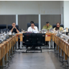 DPRD DKI Jakarta bersama eksekutif menggelar rapat pimpinan gabungan (Rapimgab) terkait penyampaian hasil fasilitasi Kementerian Dalam Negeri (Kemendagri) atas Rancangan Peraturan Daerah (Ranperda) Fasilitasi Pencegahan dan Pemberantasan Penyalahgunaan dan Peredaran Gelap Narkotika dan Prekusor Narkotika, Selasa (9/6). Ketua DPRD DKI Jakarta Suhud Alynudin memimpin rapat didampingi Wakil Ketua DPRD Rany Mauliany dan Wibi Andrino. Suhud menyampaikan, Rapimgab menindaklanjuti hasil fasilitasi menteri Dalam Negeri dalam Surat Nomor 100.2.1.6/1641/OTDA pada 19 Mei 2026. “Perda ini harus jadi langkah preventif dari bahaya Narkoba. Jadi sifatnya bukan reaktif atau pengobatan,” ujar Suhud di Gedung DPRD DKI Jakarta. Hadir dalam Rapimgab, Ketua Bapemperda DPRD DKI Jakarta Abdul Aziz, Sekretaris Fraksi PKS Ghozi Zulasmi, Ketua Fraksi PAN Husen, Ketua Fraksi NasDem Jupiter, dan Bendahara Fraksi NasDem Raden Gusti Arief Yulifard, Ketua Fraksi PDI Perjuangan Pantas Nainggolan. Selanjutnya, Sekretaris Komisi C Ismail, Ketua Komisi E Muhammad Subki, Bendahara Fraksi Golkar Dadiyono, dan Sekretaris Fraksi Demokrat dan Perindo Lazarus Simon Ishak, Wakil Ketua Fraksi Gerindra Nuchbatillah, dan Ketua Fraksi PSI William Aditya Sarana. Dari pihak eksekutif juga hadir antara lain, Kepala Badan Kesatuan Bangsa dan Politik (Kesbangpol) DKI Jakarta Muhamad Matsani beserta jajaran. Ranperda yang telah difasilitasi sebanyak 29 pasal. Terdiri dari 14 BAB, meliputi BAB I Ketentuan Umum, BAB II Pencegahan dna Pemberantasan, BAB III Penanganan, BAB IV Tim Terpadu P4GN, BAB V Sarana dan Prasarana. Kemudian BAB VI Kerja Sama, BAB VII Partisipasi Masyarakat, BAB VIII Evaluasi, Monitoring, dan Pelaporan, BAB IX Pembinaan dan Pengawasan, BAB X Sistem dan Informasi, BAB XI Penghargaan, BAB XII Pendanaan, BAB XIII Sanksi Administratif, BAB IV Ketentuan Penutup. (apn/df)