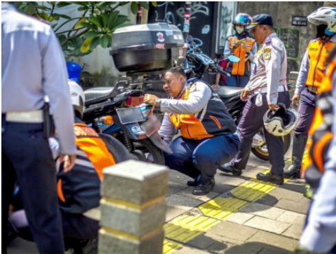 Legislator Desak Penertiban Parkir Liar Diimbangi Penyediaan Area Tunggu Ojol