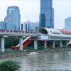 Peresmian LRT Jakarta rute Velodrome-Manggarai pada Agustus 2026 diharapkan menjadi momentum untuk mempercepat perluasan jaringan transportasi publik di ibukota. Anggota Komisi B DPRD DKI Jakarta M. Taufik Zoelkifli menilai, jalur tersebut akan memperkuat konektivitas warga, khususnya di wilayah Jakarta Timur dan Jakarta Selatan. Namun, pengembangan LRT jangan berhenti di Manggarai. Menurut dia, jalur LRT perlu segera dilanjutkan hingga Dukuh Atas yang menjadi salah satu simpul transportasi terintegrasi terbesar di Jakarta. “Jangan berhenti sampai Manggarai. Perpanjangan ke Dukuh Atas harus dipercepat,” kata Taufik, beberapa waktu lalu. Anggota Komisi B DPRD DKI Jakarta M. Taufik Zoelkifli. (dok.ddjp) Taufik mengatakan koneksi hingga Dukuh Atas akan memudahkan warga berpindah moda. Kawasan tersebut terhubung dengan MRT Jakarta, KRL Commuter Line, LRT Jabodebek, kereta bandara, hingga TransJakarta. Integrasi itu dinilai penting untuk meningkatkan minat masyarakat menggunakan transportasi umum sekaligus mengurangi ketergantungan terhadap kendaraan pribadi. “Semakin mudah berpindah moda, semakin besar minat warga naik transportasi umum,” ujarnya. Karena itu, Taufik meminta pemerintah memastikan konektivitas antarmoda tidak hanya dari sisi jalur, tetapi juga pembayaran dan akses penumpang. Ia juga mendorong kesiapan sarana pendukung, mulai dari aspek keselamatan, akses pejalan kaki, fasilitas penyandang disabilitas, hingga angkutan pengumpan yang menghubungkan stasiun dengan kawasan permukiman. Menurut Taufik, pembangunan transportasi publik harus berorientasi pada kebutuhan warga. Moda transportasi tidak cukup hanya modern dan cepat, tetapi juga harus aman, nyaman, terjangkau, serta mudah diakses. “Target akhirnya, transportasi umum menjadi pilihan utama warga Jakarta,” kata dia. (red)
