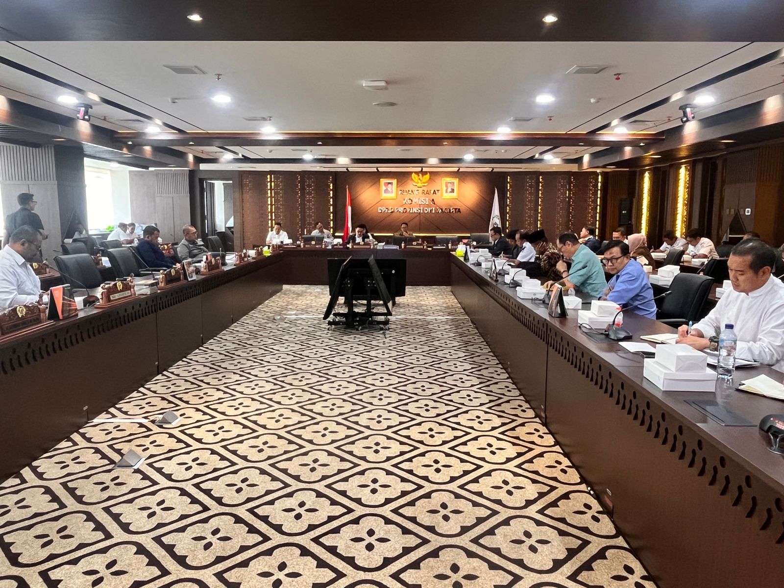 Komisi A DPRD DKI Jakarta kembali memfasilitasi audiensi sengketa lahan Tempat Pemakaman Umum (TPU) Tegal Alur, Kalideres, Jakarta Barat.