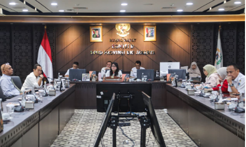 Badan Musyawarah (Bamus) DPRD DKI Jakarta menetapkan jadwal kegiatan Pembahasan Perubahan Kebijakan Umum Anggaran dan Prioritas Plafon Anggaran Sementara (KUA-PPAS) APBD 2026, Rabu (12/8). Pembahasan Rancangan Perubahan KUA-PPAS APBD 2026 bakal melalui rapat kerja komisi-komisi bersama eksekutif pada 13-14 Agustus 2026 dan 18-9 Agustus 2026. Wakil Ketua Bamus DPRD DKI Jakarta Ima Mahdiah meminta pemerintah provinsi mengalokasikan anggaran untuk program-program prioritas. Terutama program yang masih berjalan. Khususnya, kesejahteraan sosial, banjir, dan kemacetan. “Yang menjadi fokus utama,” ujar Ima di Gedung DPRD DKI Jakarta. Pada 20 Agustus 2026, Rapat Badan Anggaran (Banggar) bersama Tim Anggaran Pemerintah Daerah (TAPD). Dilanjutkan dengan Rapat Pimpinan Gabungan (Rapimgab) terkait penelitian akhir dan persetujuan terhadap Rancangan Perubahan KUA-PPAS APBD 2026. Kemudian pada 21 Agustus 2026, eksekutif menginput hasil Rancangan Perubahan KUA-PPAS APBD 2026. Sedangkan 26 Agustus 2026, pelaksanaan Rapat Paripurna Penandatanganan MoU Perubahan KUA-PPAS APBD 2026. (apn/df)